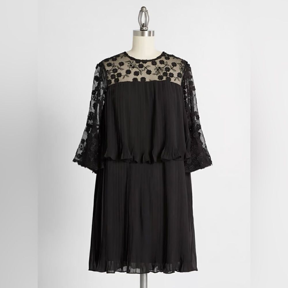 Modcloth Dauntless Dahlias Tiered Mini
Dress Pleated Cocktail Black 8 NWT